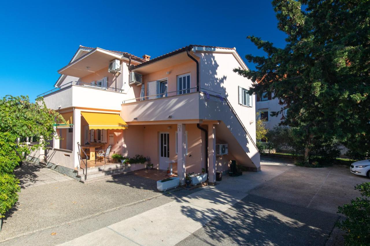 1-Bedroom Apartment In Krk - Steps From The Beach! Krk Town Exteriör bild